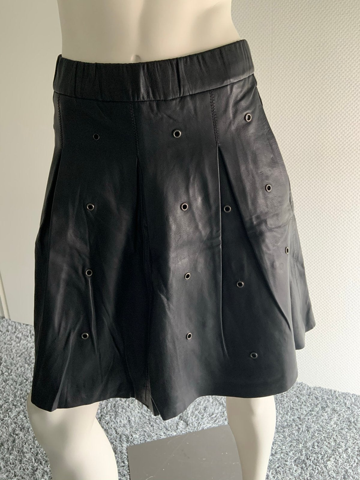 Essentiël Antwerpen leren rok maat 36, Kleding | Dames, Rokken, ., Zwart, Ophalen of Verzenden, Zo goed als nieuw
