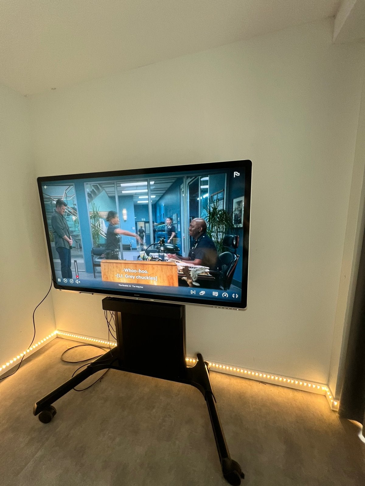 SHARP 70 INCH TV, Ophalen, 50 Hz, Zo goed als nieuw, 100 cm of meer