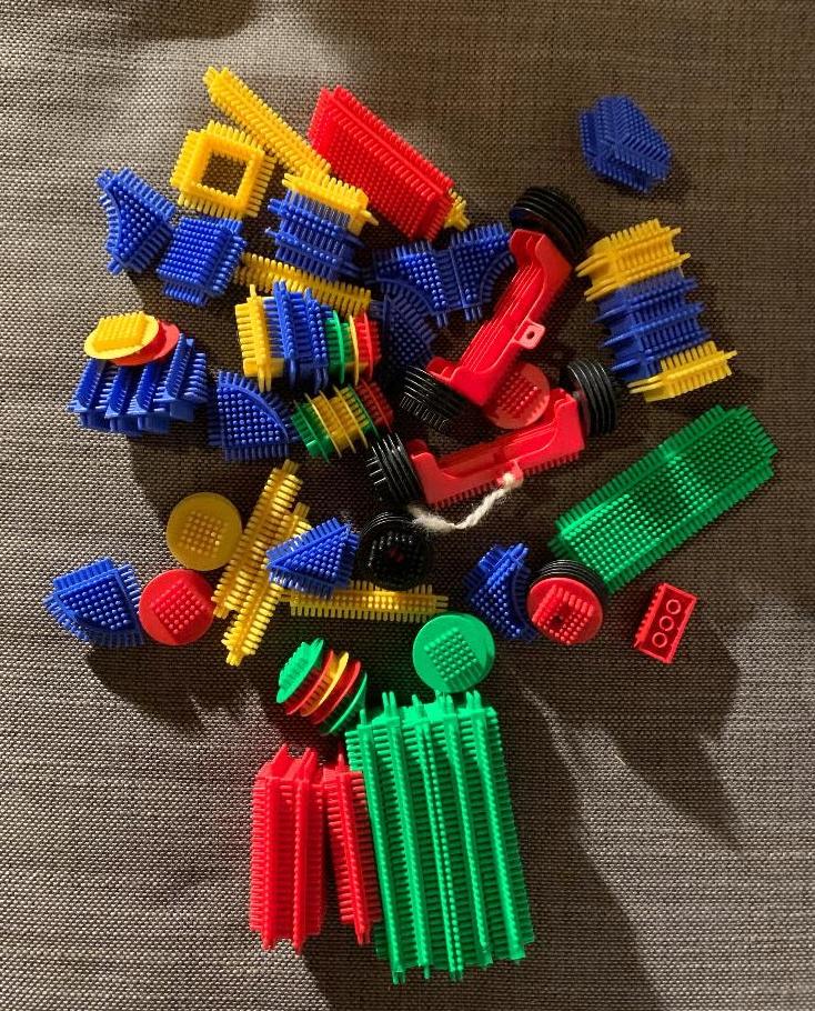 Bouw speelgoed, bouwstenen voor kinderen met pinnetjes, Ophalen of Verzenden, Zo goed als nieuw