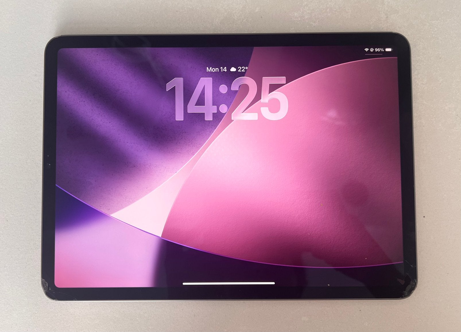 iPad Pro 11” M1 128GB (2021) werkt perfect, lichte barsten