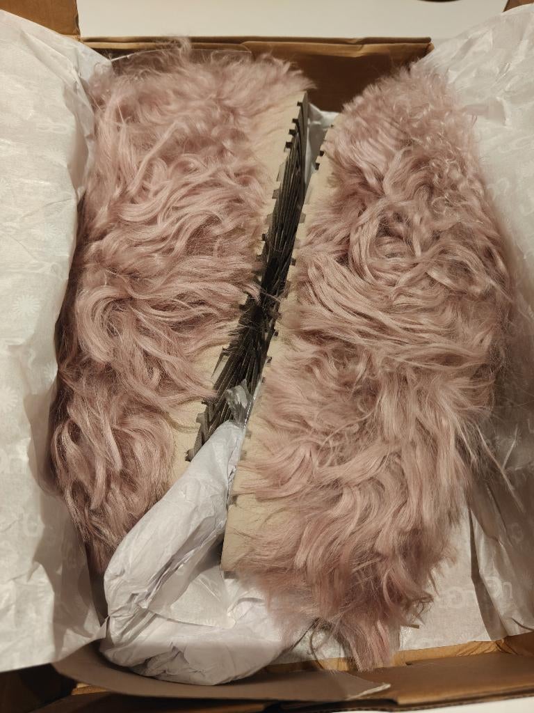 New UGG Tazz Fluff Momma size 38, Slippers, UGG, Nieuw, Ophalen of Verzenden