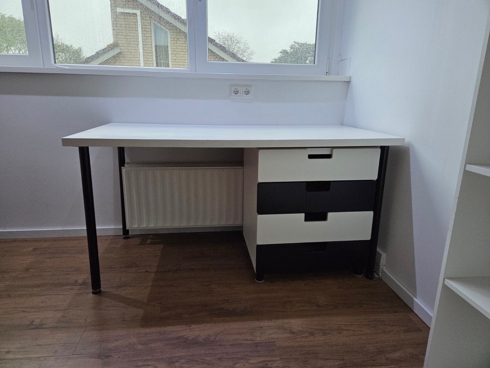 Wit bureau met losse ladenkast, Ophalen, Met lades, Spaanplaat of MDF, Zo goed als nieuw