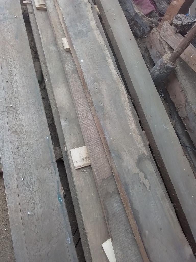 Partij eikenhouten balken 530 cm lang, 6 cm dik, Ophalen