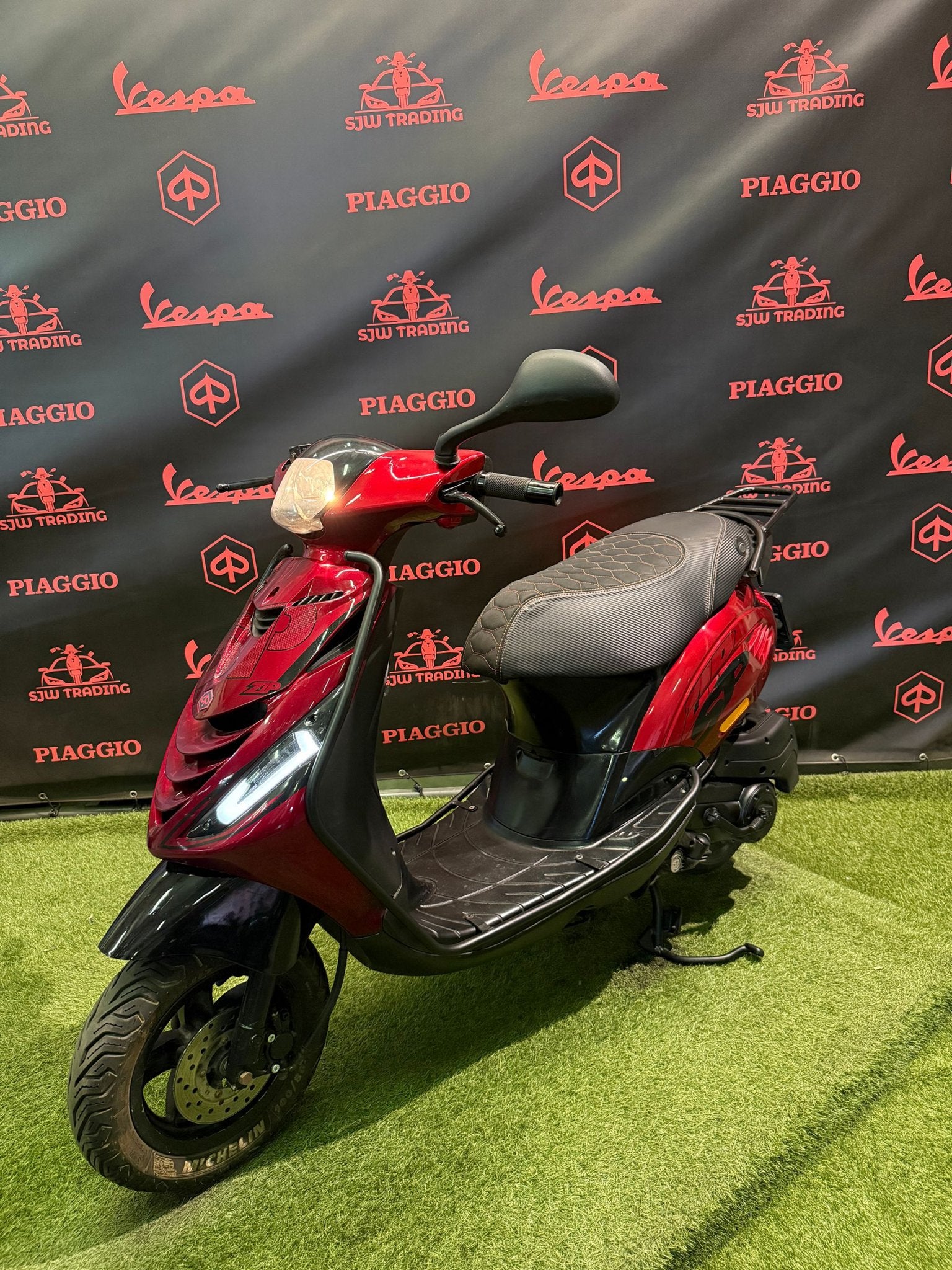 Piaggio Zip 2013 Brom! SP Candy Red / Led Verlichting