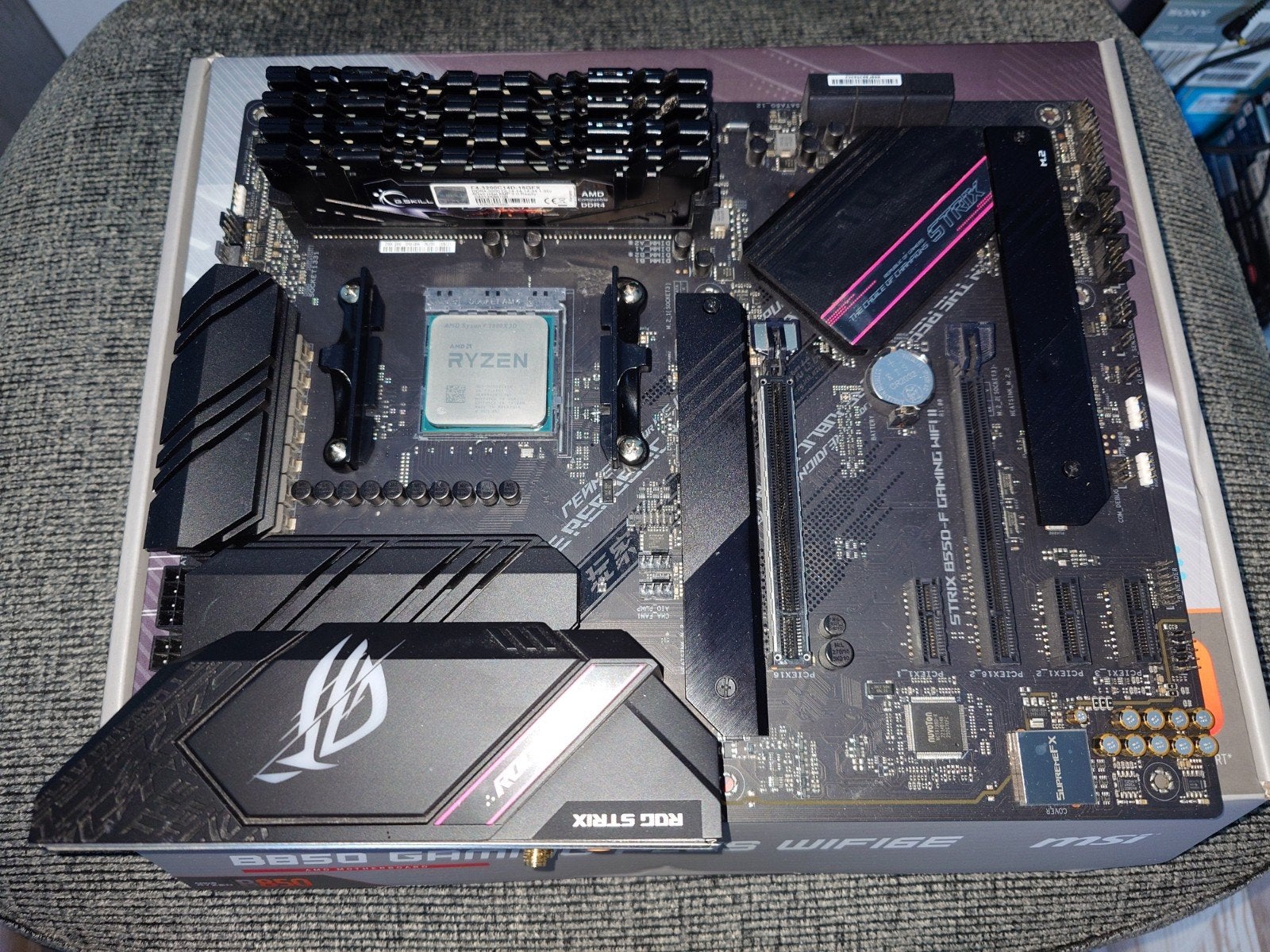 AM4 Upgradeset | Ryzen 7 5800X3D | 4x8GB 3200MHz | B550-F, Computers en Software, Moederborden, Ophalen, DDR4, Zo goed als nieuw