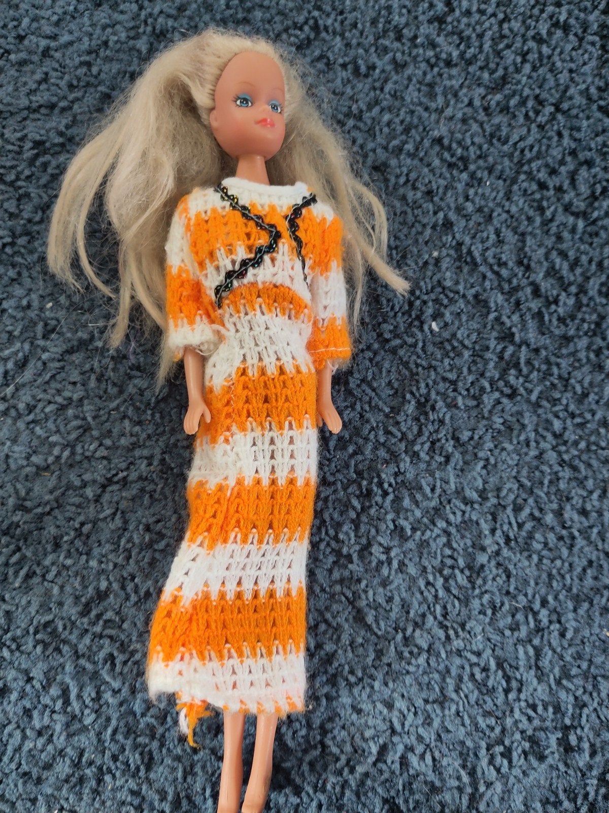 Barbie Simba met jaren 70 broekpak, Verzamelen, Poppen, Ophalen of Verzenden, Gebruikt, Pop