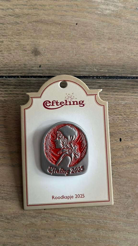 Efteling pin Roodkapje 2025, Ophalen of Verzenden, Nieuw, Button of Speldje