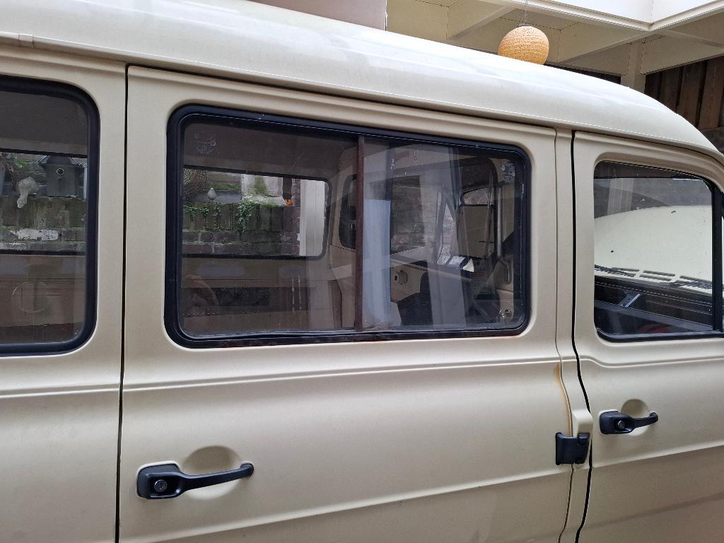 Gezocht vaste ruit voor een zijdeur van een Ford Transit MK2, Ophalen of Verzenden, Gebruikt, Ford
