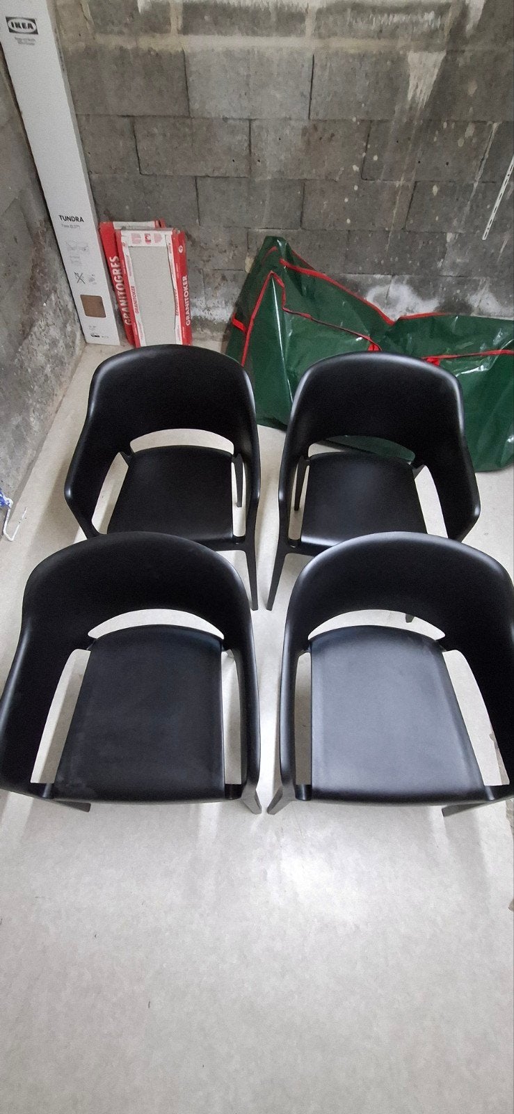 Set van 4 zwarte stoelen - modern design, Tuin en Terras, Tuinstoelen, Ophalen, Gebruikt