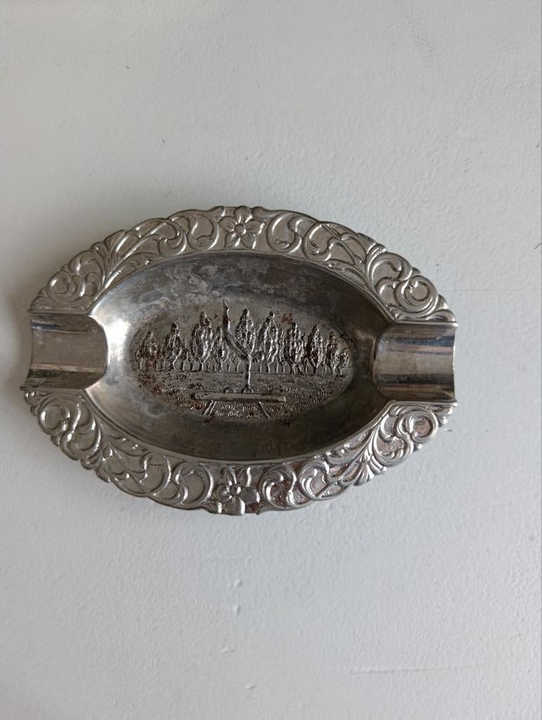 Vintage zilverkleurige asbak met reliëfdecoratie, Ophalen of Verzenden