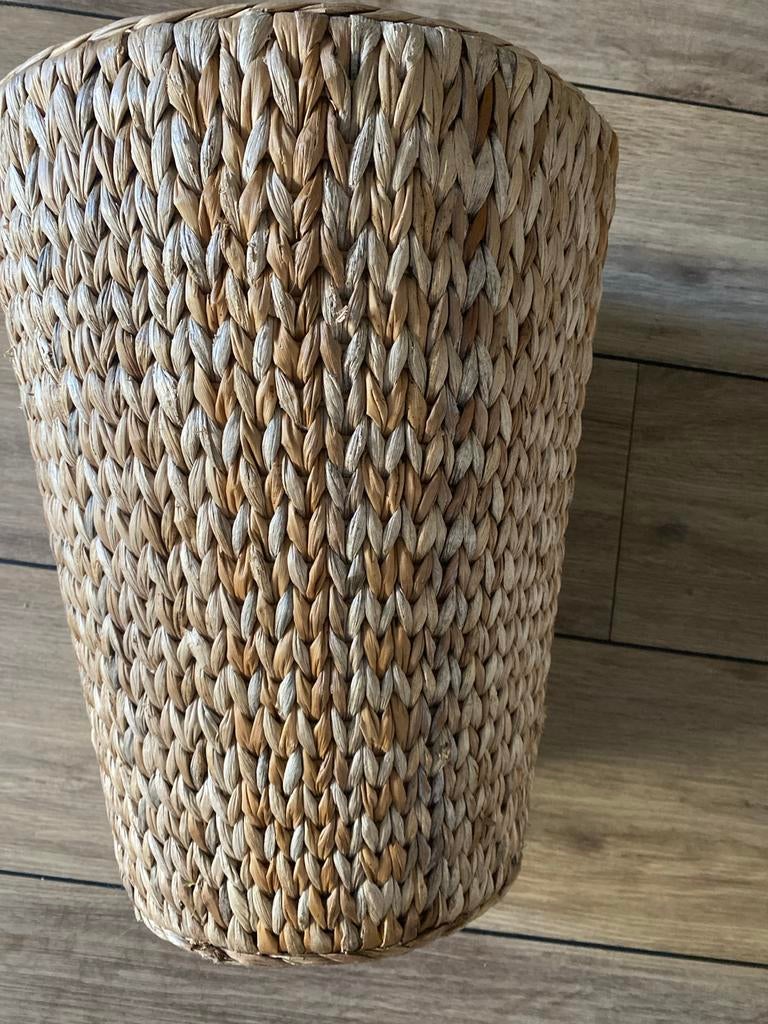 Rieten plantenbak met ijzeren binnenbak, 42 cm hoog, Huis en Inrichting, Woonaccessoires | Vazen, Ophalen, Zo goed als nieuw