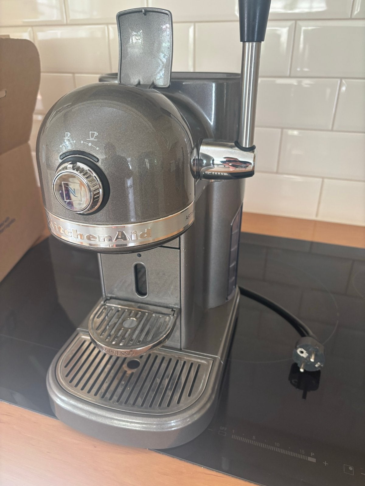 KitchenAid Nespresso Artisan Koffiemachine - Grijs, Ophalen, Koffiemachine, 1 kopje, Niet werkend