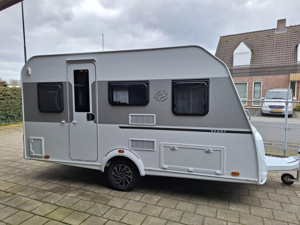 Knaus Sport 400 QD NIEUW 2026 MODEL, Caravans en Kamperen, Dwarsbed, Bedrijf, Treinzit, Reservewiel