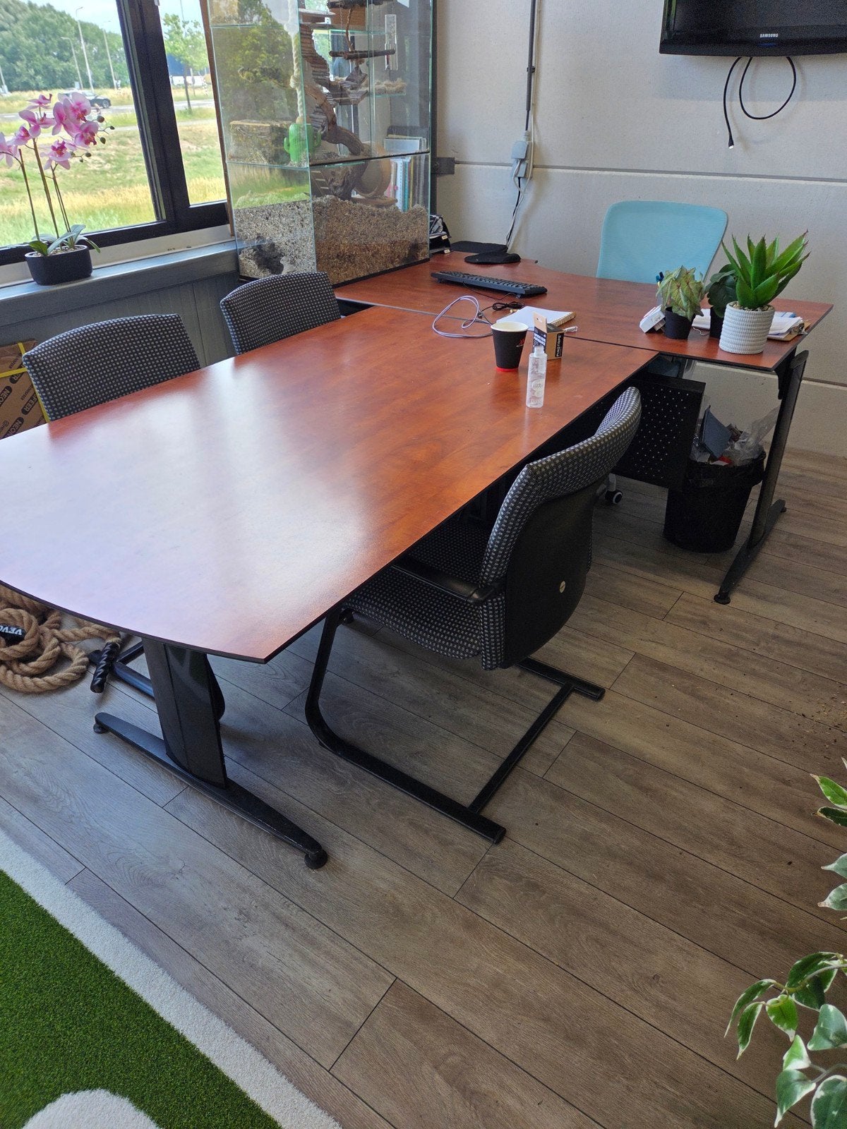 Bureau met ladeblok en stoelen, Ophalen, Gebruikt, Hout, Hoekbureau