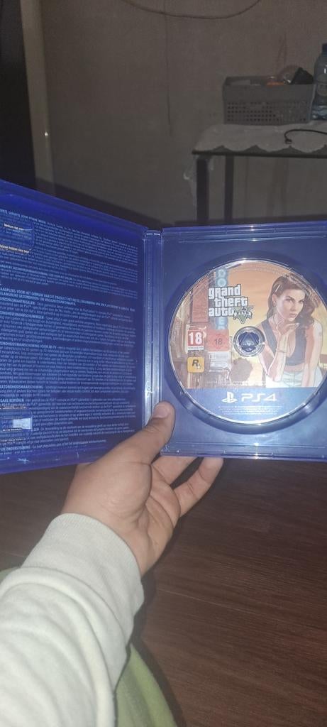 GTA 5 Premium Edition PS4/PS5 - Zo goed als nieuw, Avontuur en Actie, Online, Vanaf 18 jaar, 1 speler