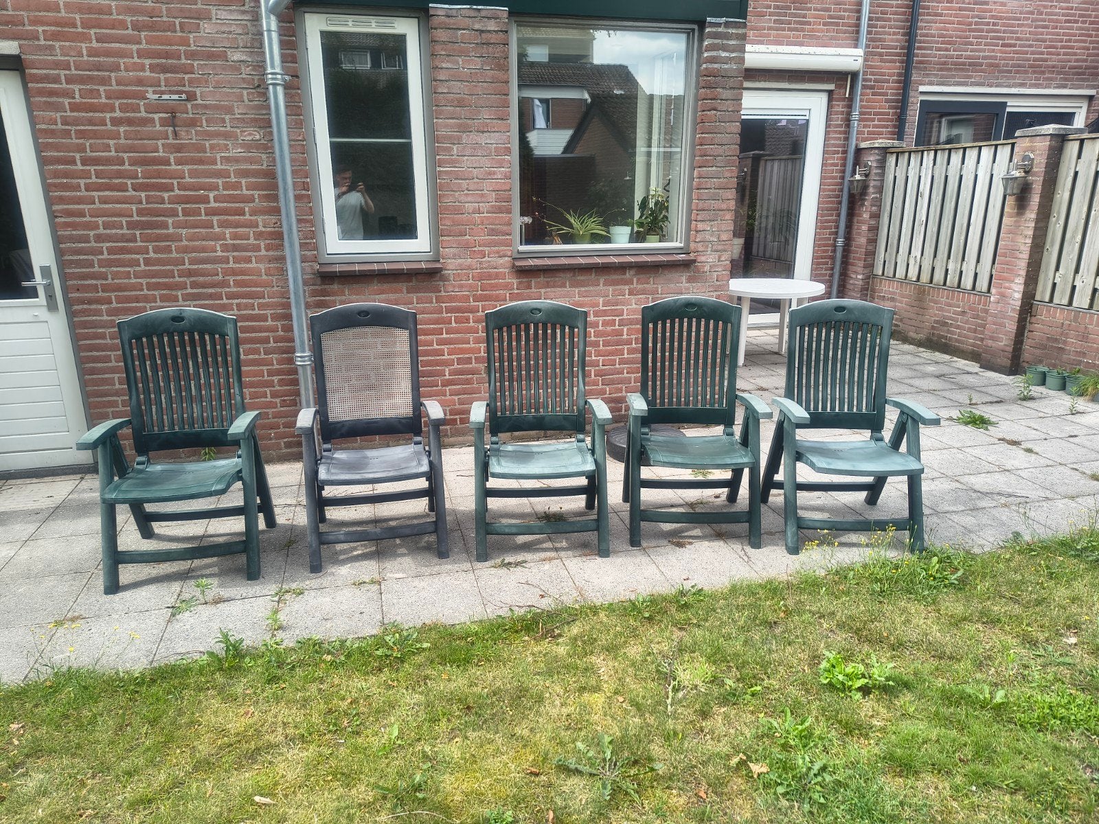 5 gebruikte Hartman tuinstoelen (4 groen, 1 grijs), Tuin en Terras, Tuinstoelen, Ophalen, Gebruikt, Kunststof, Inklapbaar