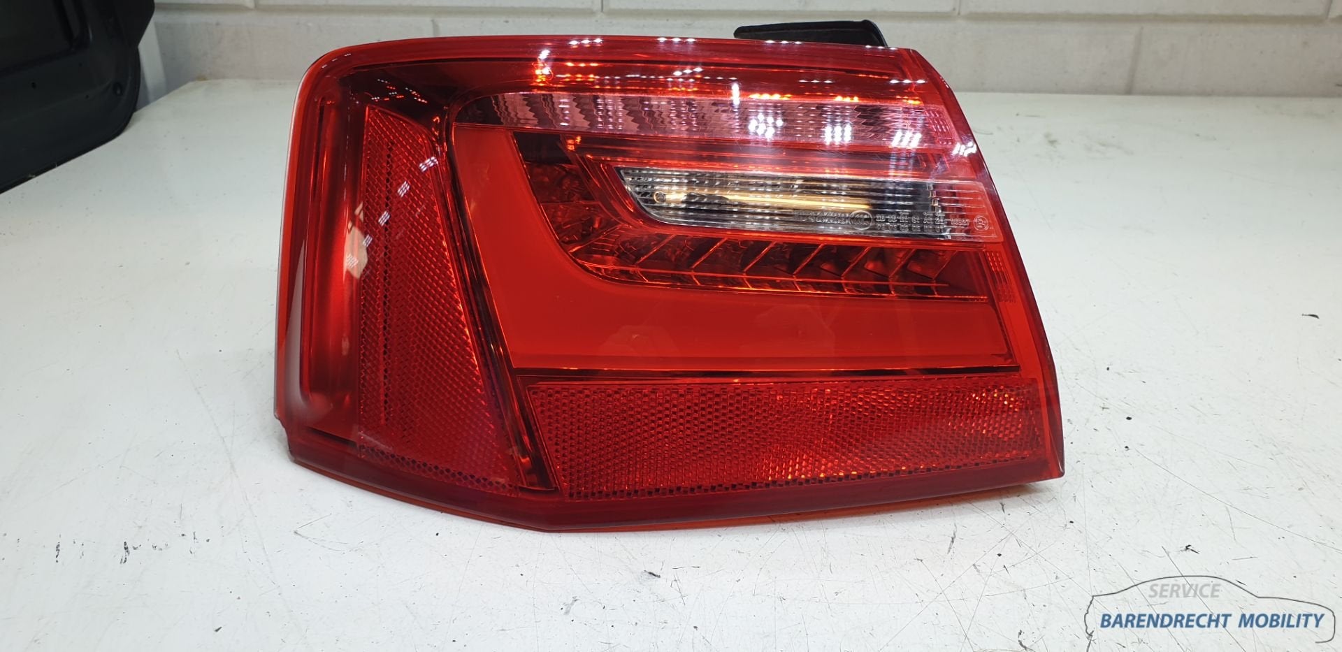 Achterlicht links buiten Audi A6 S6 C7 sedan bestuurderskant, Gebruikt, AUDI AG, Auto-Union-Strasse 1
85045  Ingolstadt, DE, Kundenbetreuung@audi.de