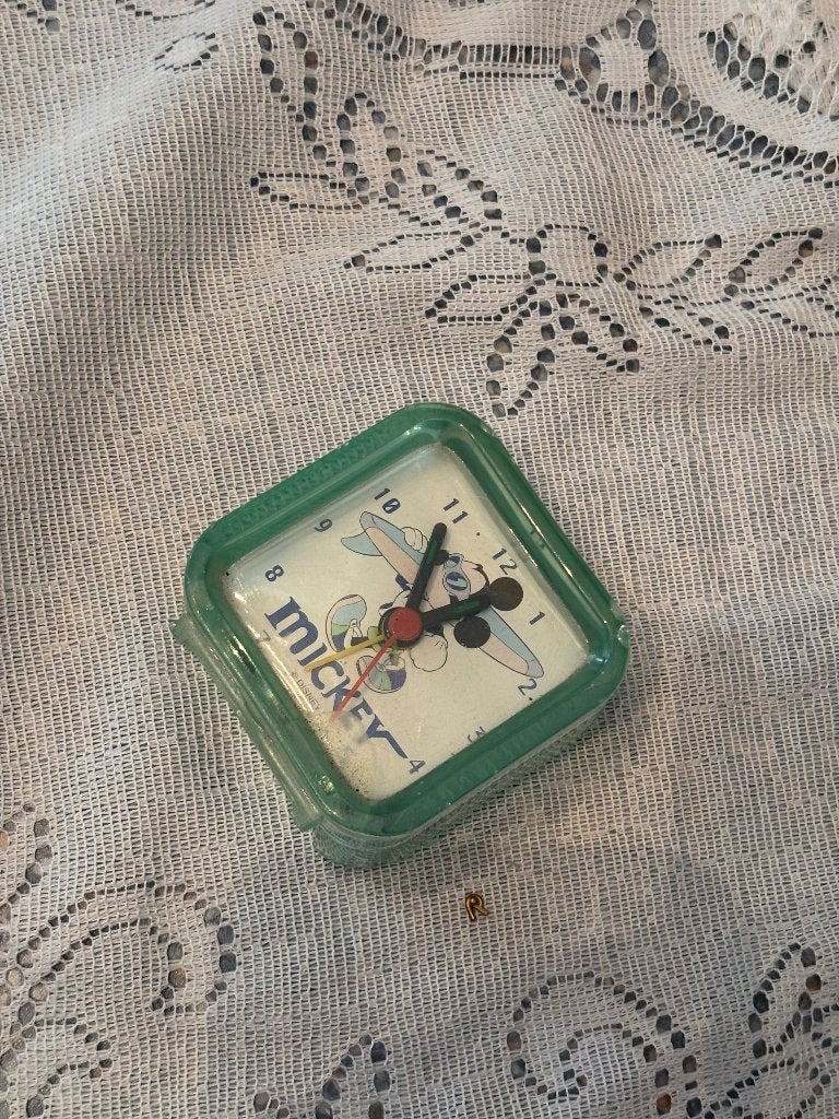 Vintage Disney Mickey Mouse reiswekkertje, Ophalen of Verzenden, Mickey Mouse, Gebruikt, Beeldje of Figuurtje