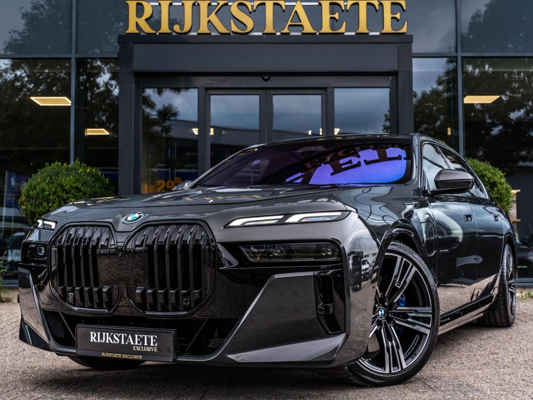 BMW 7-serie 750e xDrive|PANO|B&W|4WS|ELDEUREN|360|INCL.BTW, Auto's, Automaat, Dealer onderhouden, Gebruikt, Bedrijf