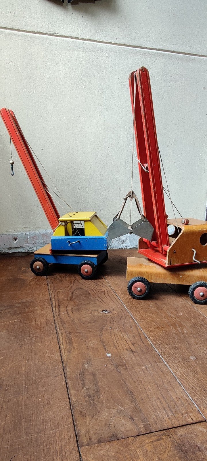 Vintage houten speelgoedkranen - Set van 2, Ophalen of Verzenden