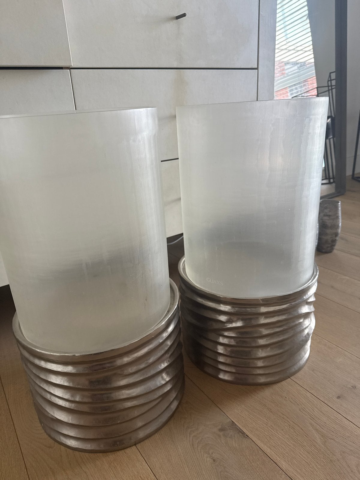Set van 2 Guaxs vazen/windlichten - zilver en mat glas, Ophalen of Verzenden, Zo goed als nieuw, Modern, Glas