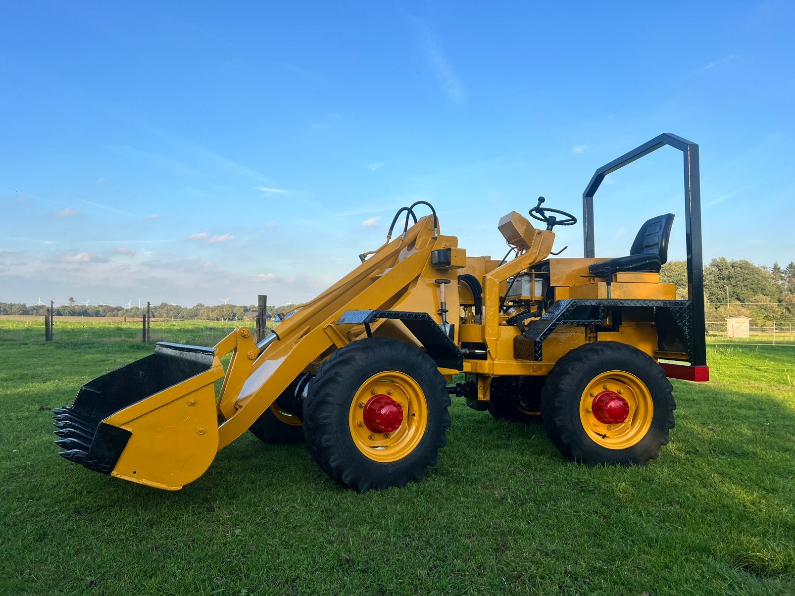 Atlas shovel met grondbak in goede staat. Mini-Midi Shovel, Ophalen