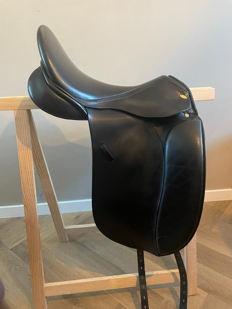 Kentaur Penelopa dressuurzadel 18inch, Dieren en Toebehoren, Paarden en Pony's | Zadels, Ophalen, Zo goed als nieuw, Dressuur