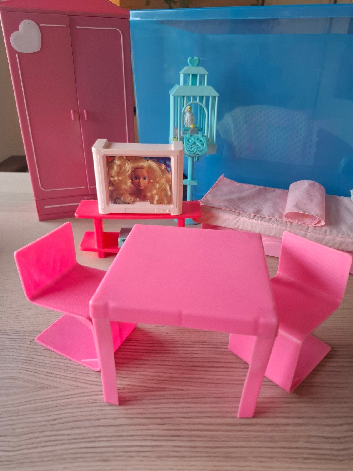 Barbie meubels, eetkamer, woonkamer, slaapkamer, kast, bed., Verzamelen, Ophalen of Verzenden, Poppenhuis