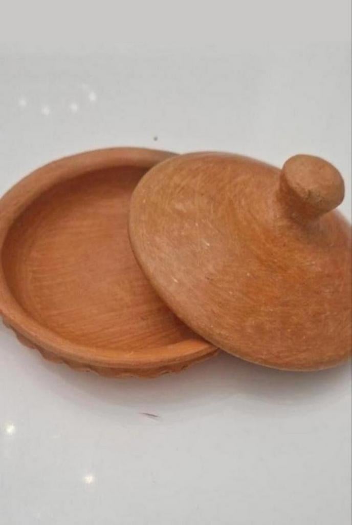 Handgemaakte terracotta schaal met deksel (tajine), Ophalen, Nieuw, Rond, Steen of Aardewerk