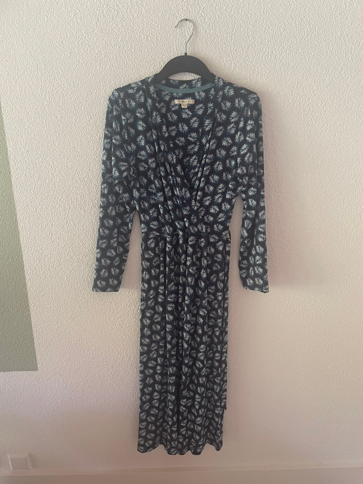 White Stuff blauwe jurk met wit-blauwe bloemen, Maat 38/40 (M), Blauw, Ophalen of Verzenden, Zo goed als nieuw