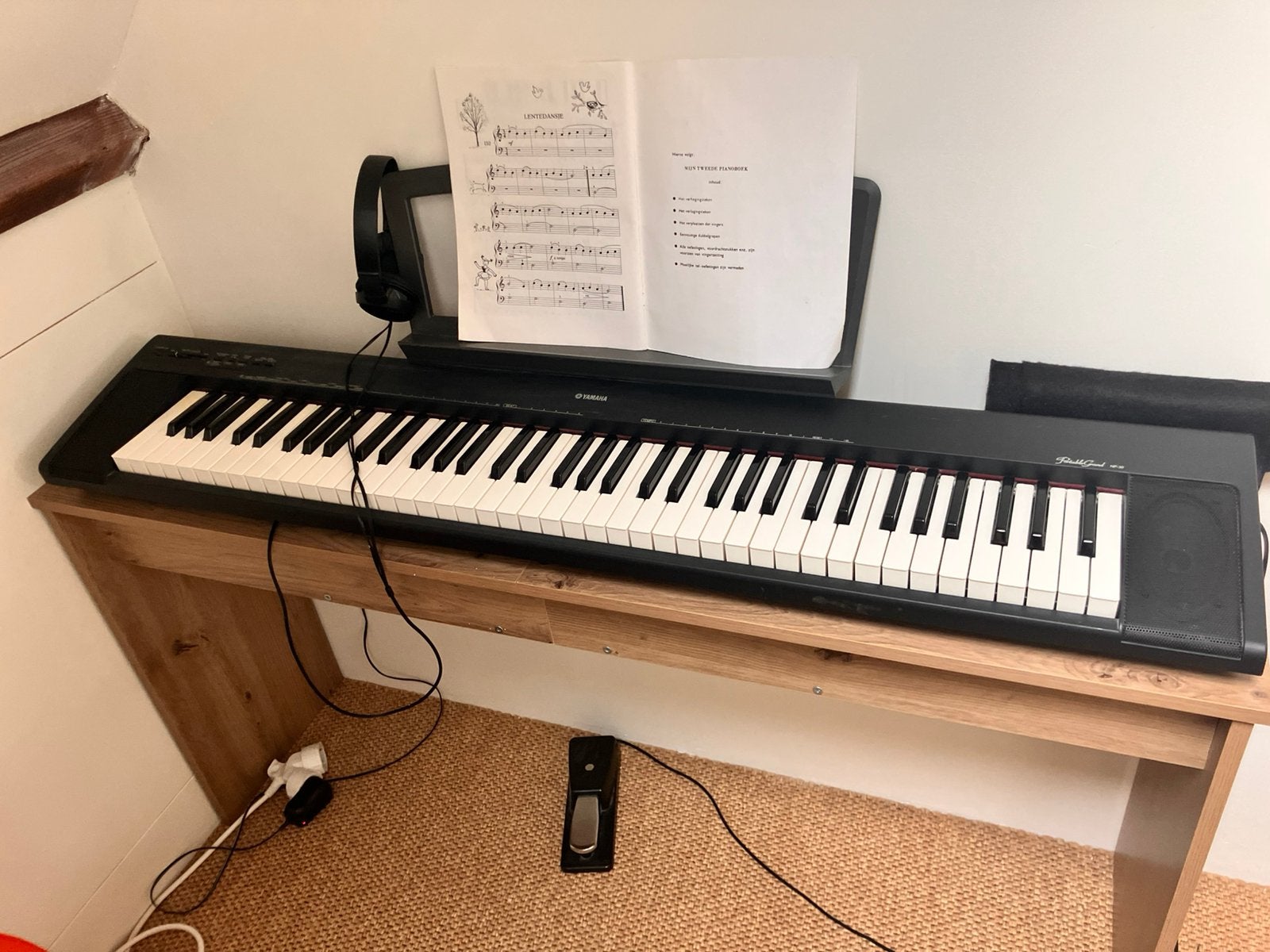 Keyboard Yamaha NP-30 inclusief tafel en Sony koptelefoon, Ophalen, Zo goed als nieuw, Overige merken