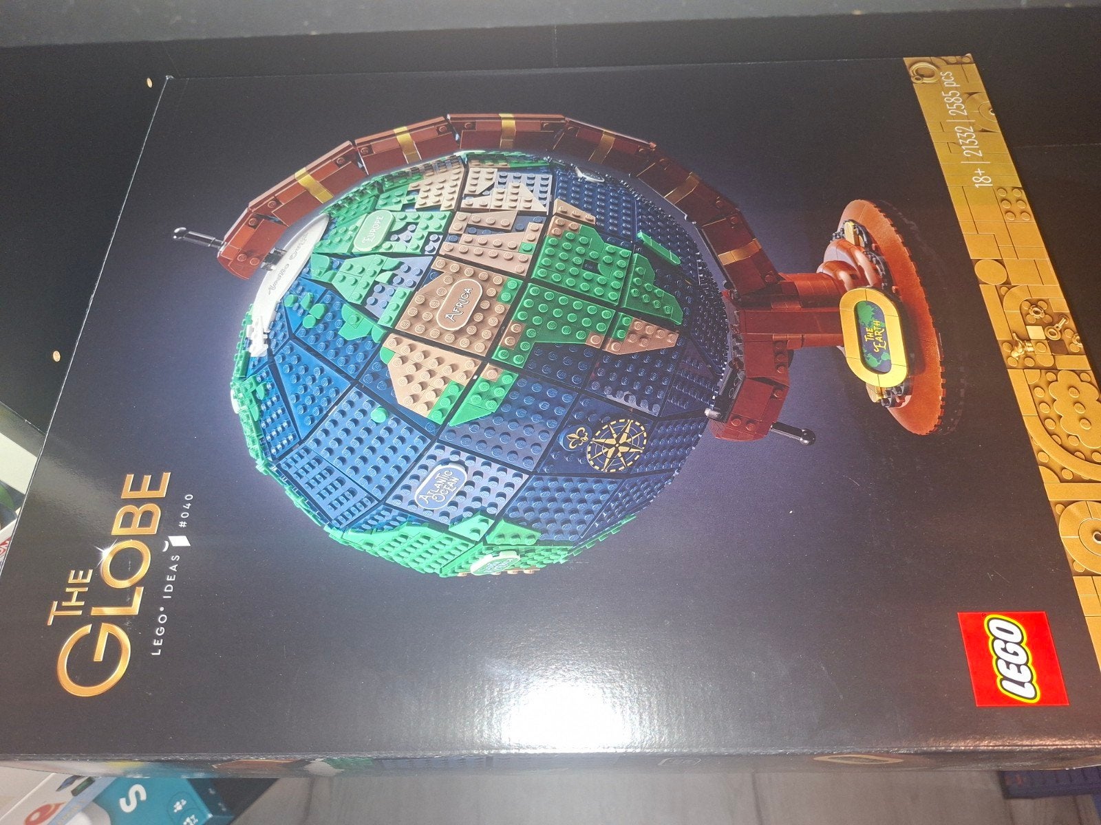 LEGO Ideas 21332 De Wereldbol - Compleet met doos en boekje, Ophalen of Verzenden