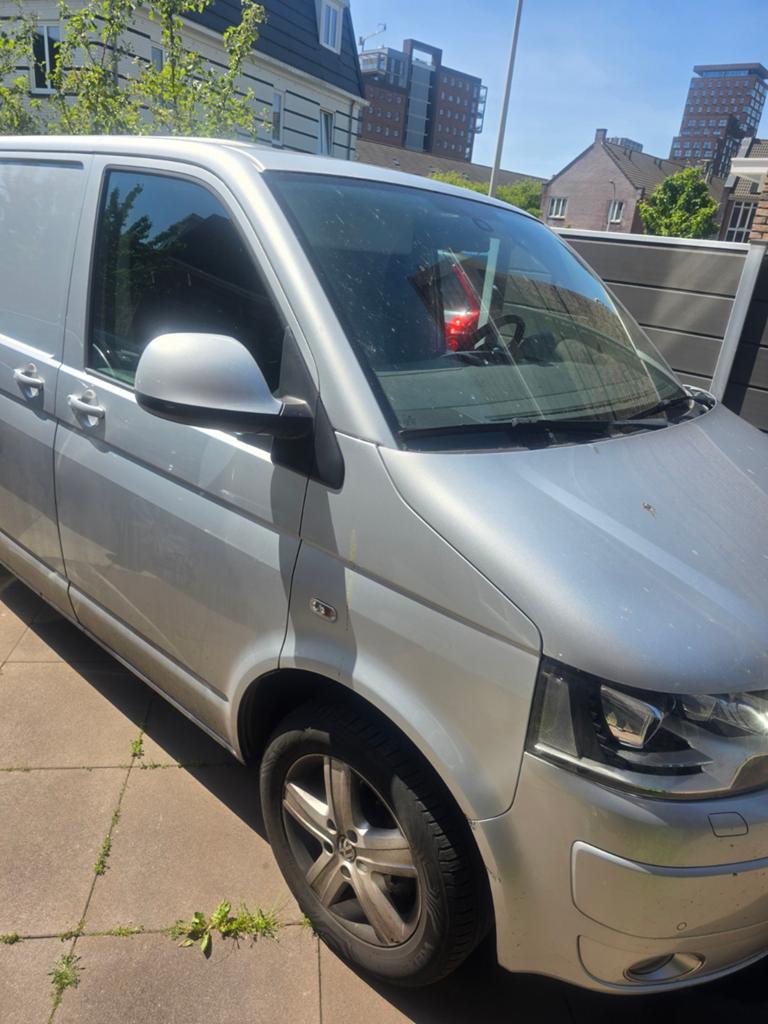 VW T5 132KW 4MOTION AiRSUSPENSION LETOP MOTOR STORING, Euro 5, Zwart, 4 cilinders, 2800 kg