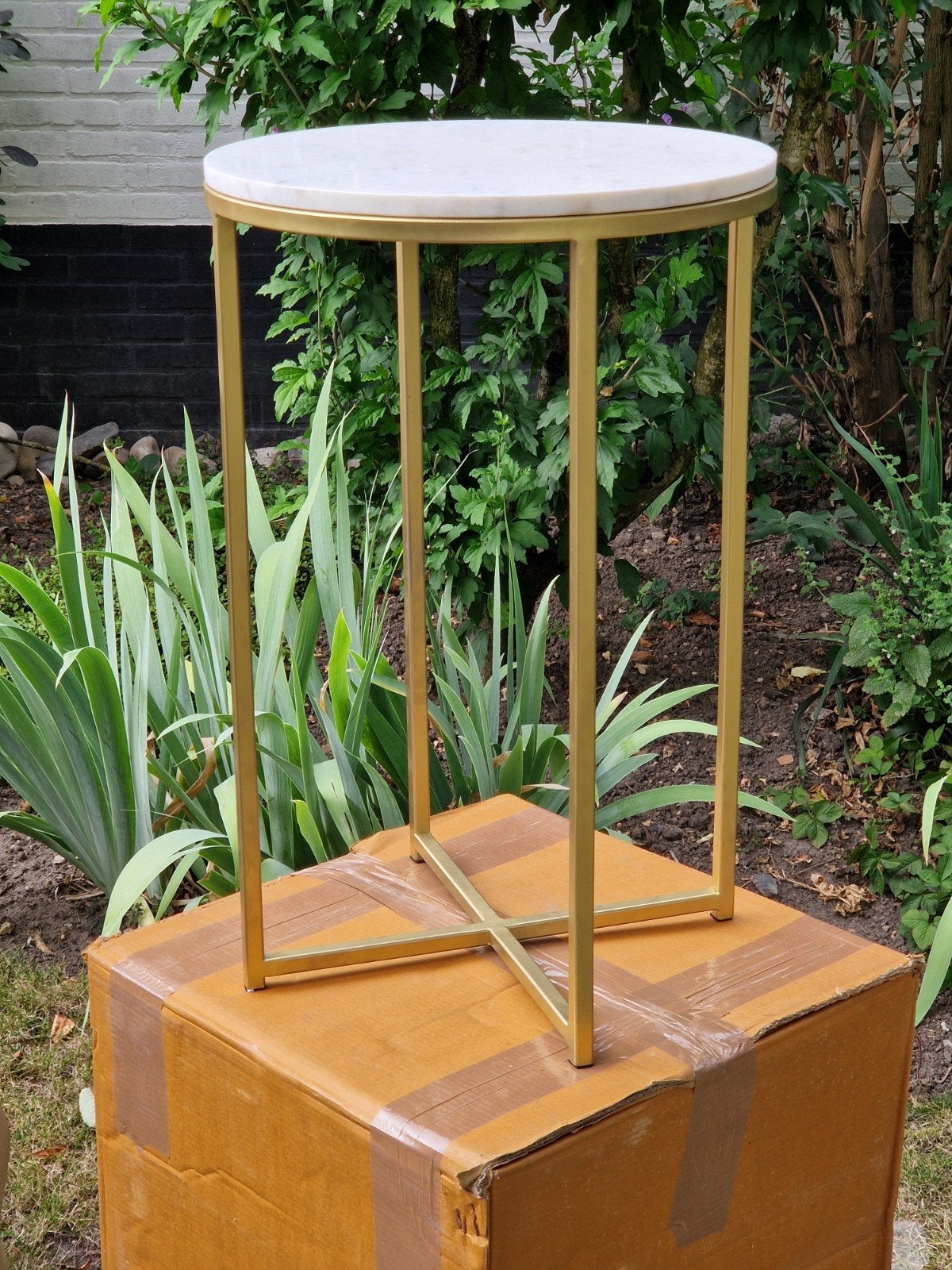 Bijzettafel Echt Marmer en Gouden Onderstel, Ophalen, Overige materialen, Minder dan 55 cm, Rond