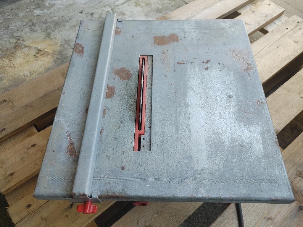Kinzo Zaagtafel 700watt 2800 rpm/min, Doe-het-zelf en Verbouw, Gebruikt, Cirkelzaag, Ophalen of Verzenden, 30 tot 70 mm