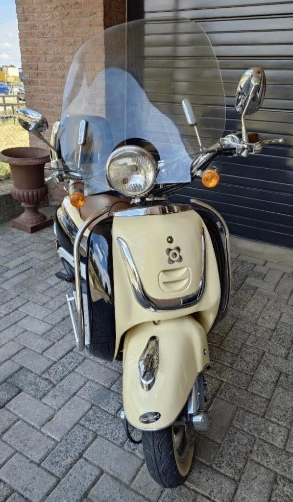 Zeer nette en goedlopende AGM retro scooter, Gebruikt, Benzine, Ophalen, Overige merken