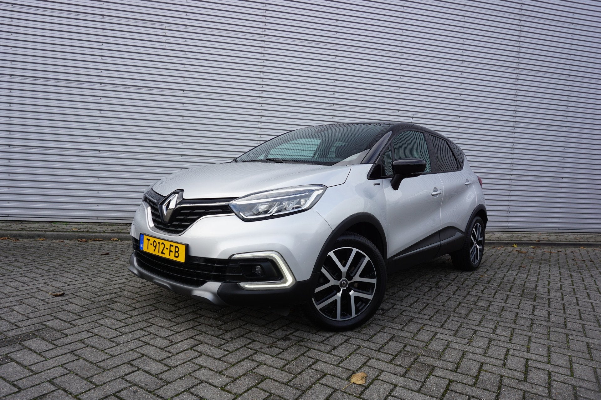 Renault Captur 1.3 TCe Version S AUTOMAAT - Airco / Navi / C, Auto's, Gebruikt, Euro 6, 4 cilinders, 150 pk