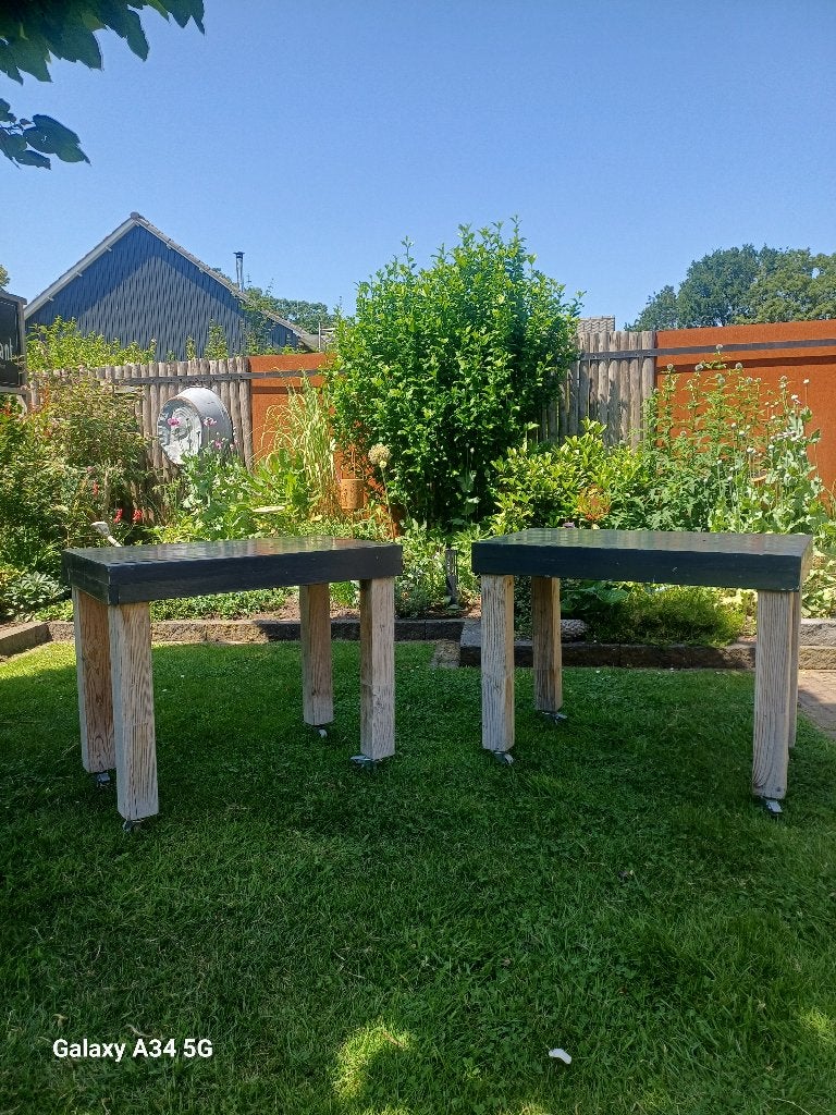 Twee mooie, stevige bijzet tafeltjes, Huis en Inrichting, Minder dan 55 cm, Gebruikt, Rechthoekig, Hout
