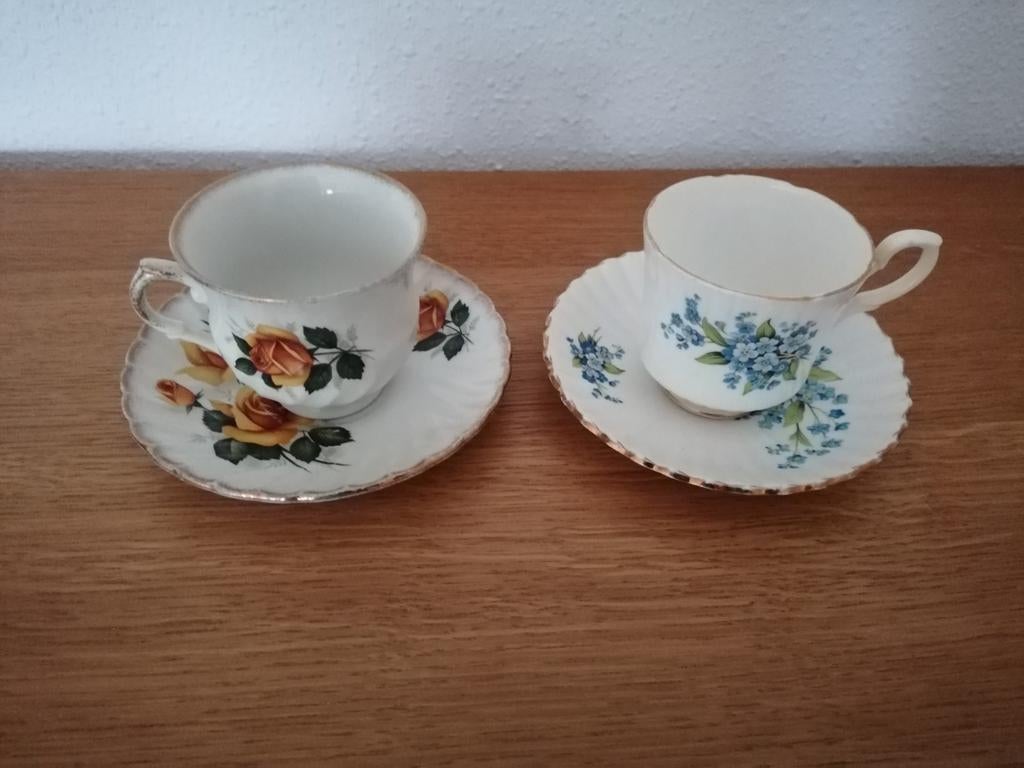 2 kopjes met schotels. Engels servies., Antiek en Kunst, Antiek | Servies los, Ophalen