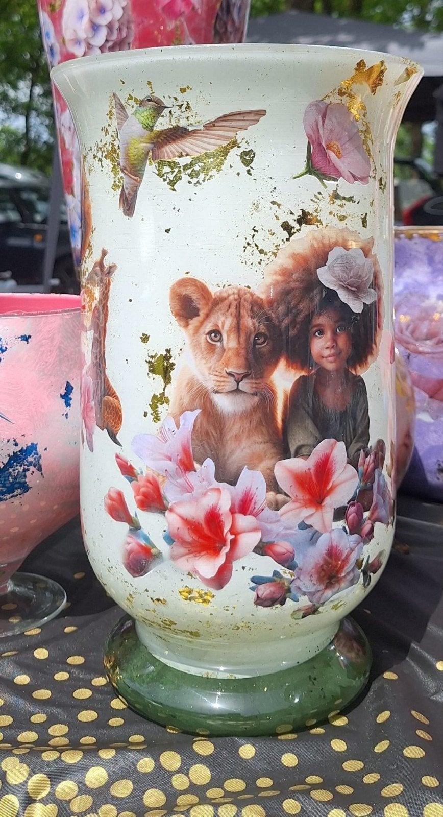 Unieke handgemaakte vaas met leeuwenwelp en meisje, Ophalen of Verzenden
