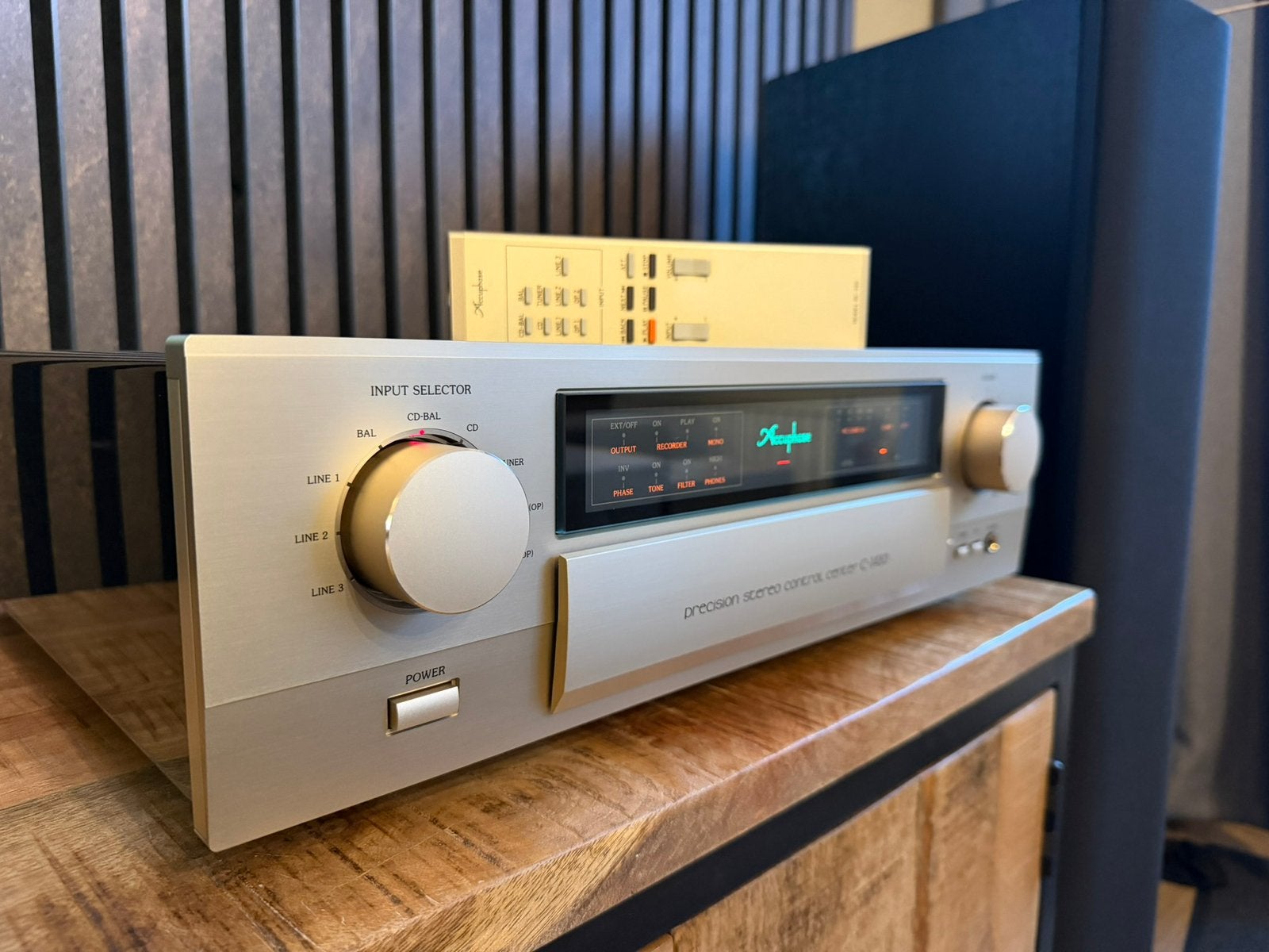 Accuphase C-2420 Voorversterker - Topklasse Audio, Audio, Tv en Foto, Overige merken, Ophalen of Verzenden, Zo goed als nieuw