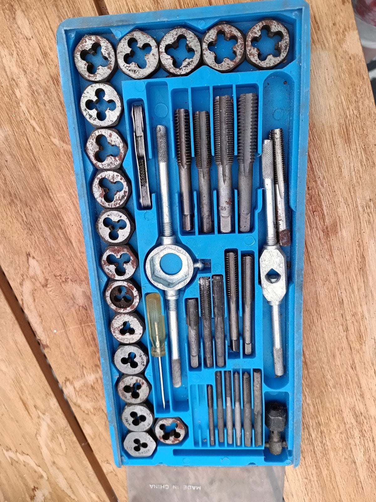 40-delige Tap- en Snijset (Tappen en Snijplaten), Doe-het-zelf en Verbouw, Gereedschap | Handgereedschap, Ophalen of Verzenden