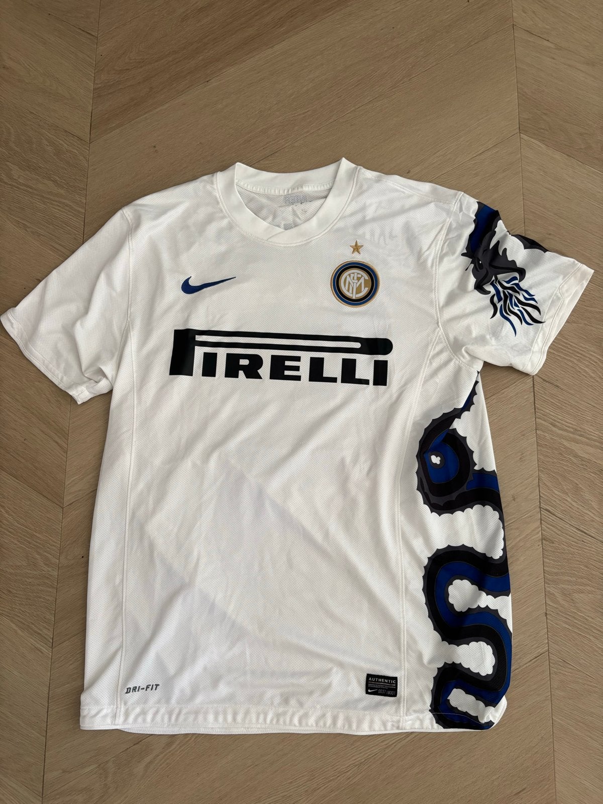 Officieel Inter Milan uitshirt Sneijder 2010/2011, Kleding | Heren, Sportkleding, Maat 52/54 (L), Wit, Ophalen of Verzenden, Zo goed als nieuw