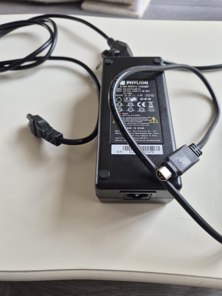 Phylion fietsacculader 42V 2.0A, Ophalen of Verzenden, Zo goed als nieuw
