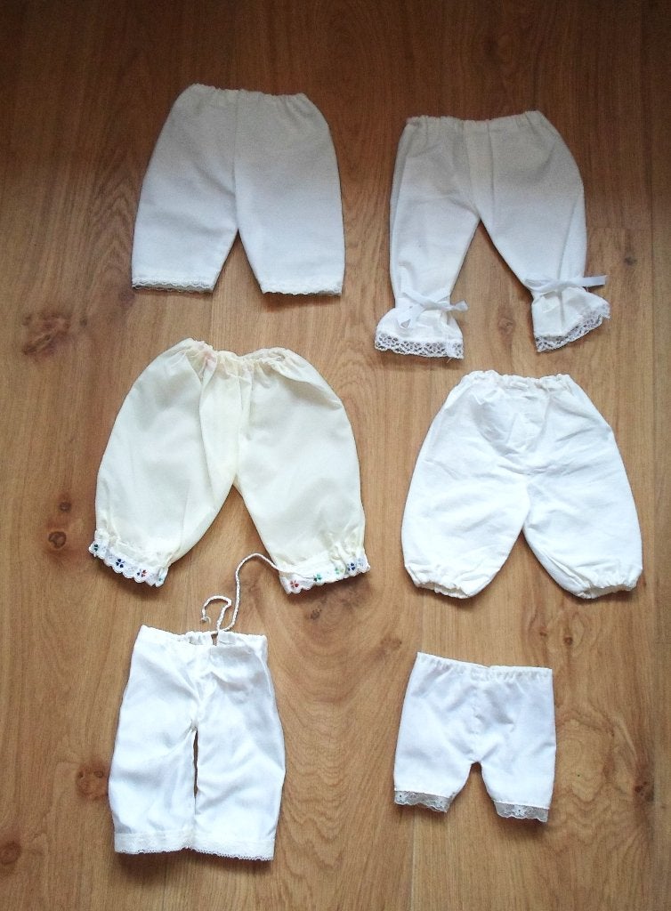 Broekjes voor poppen buikomtrek 20 - 25 cm.1 euro per stuk, Verzamelen, Poppen, Ophalen of Verzenden, Zo goed als nieuw, Kleertjes