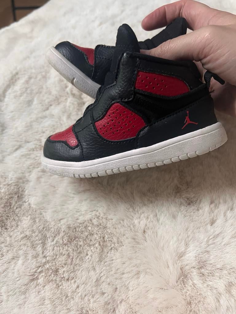 Jordan baby schoentjes rood/zwart, Schoentjes, Zo goed als nieuw, Verzenden, Jongetje of Meisje