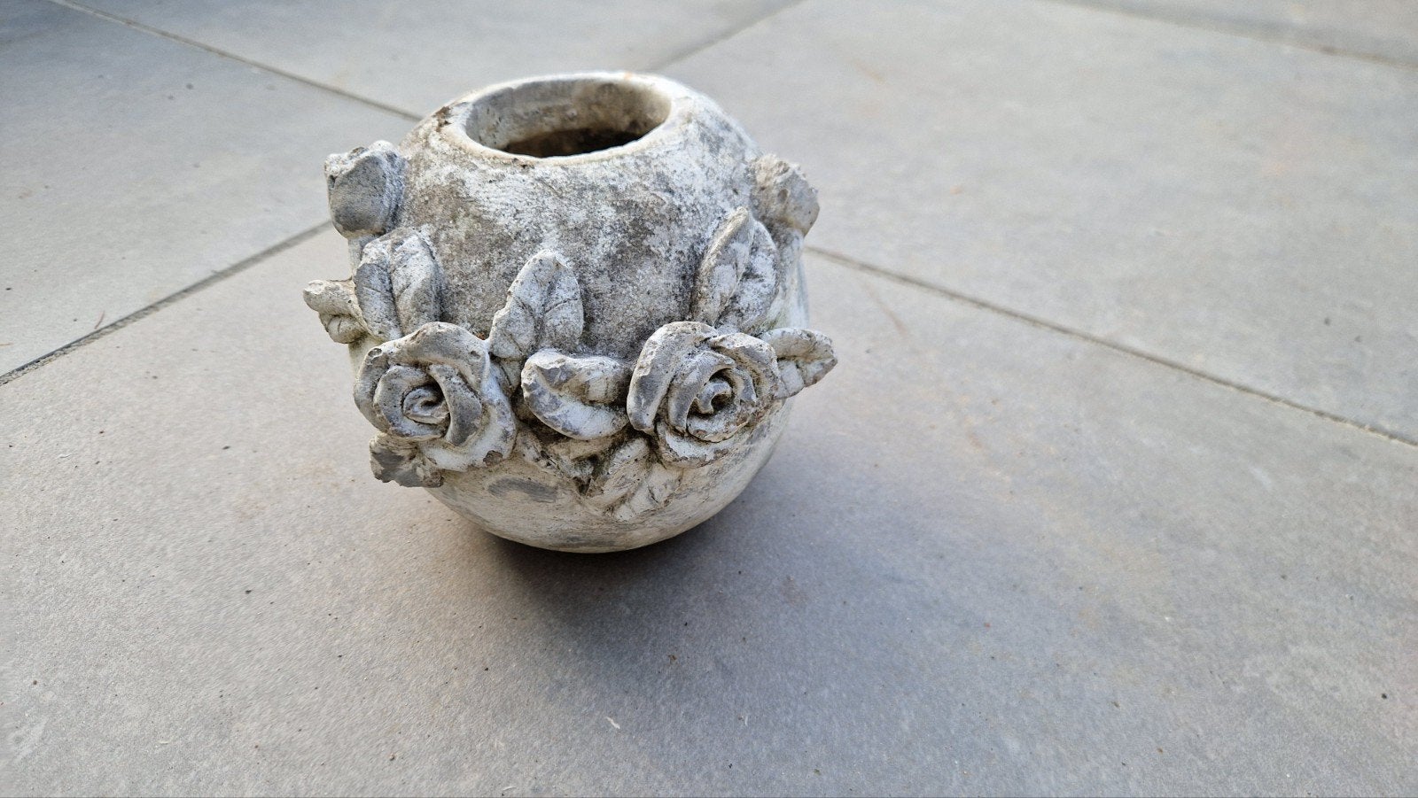 Gratis: decoratieve bloempot, Tuin en Terras, Ophalen, Steen, Gebruikt, Rond