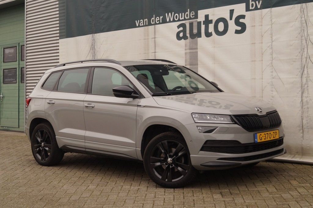 Skoda Karoq 1.5 TSI 150pk DSG Sportline Business -LEER-ECC-, Auto's, Dealer onderhouden, 4 cilinders, 150 pk, Bedrijf