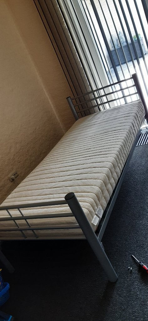 1 PERSOONS BED METALEN FRAME GRIJS 90X200CM ONBESCHADIIGD, Ophalen, 90 cm, Eenpersoons, Zo goed als nieuw