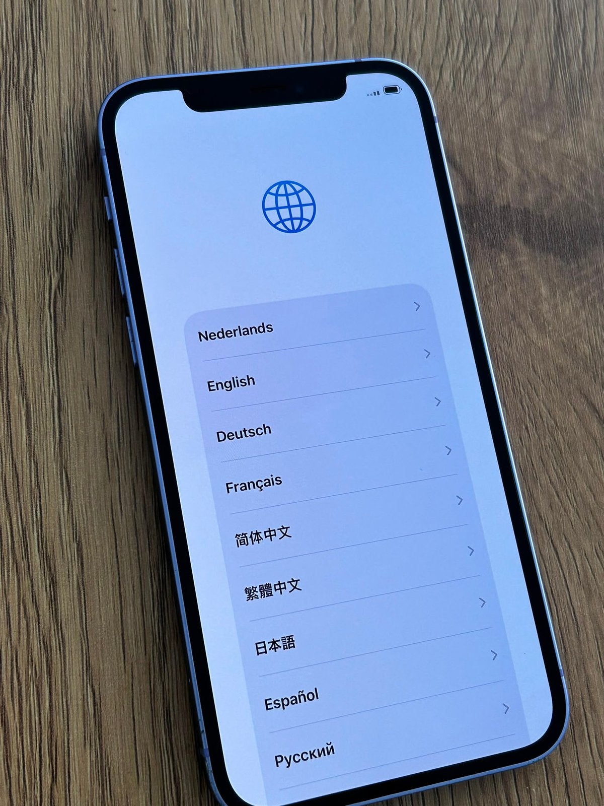 Iphone 12 64GB - achterkant beschadigd - werkt goed, Gebruikt, Paars, 77 %, Ophalen of Verzenden